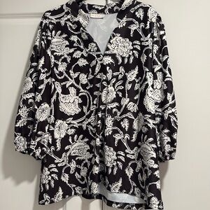 Smith & Quinn Black & White Floral V-Neck Blouse - Women